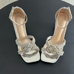Women’s Silver Heel Size 7